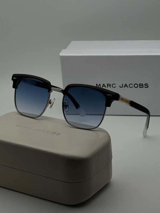 فریم مشکی لنز آبی